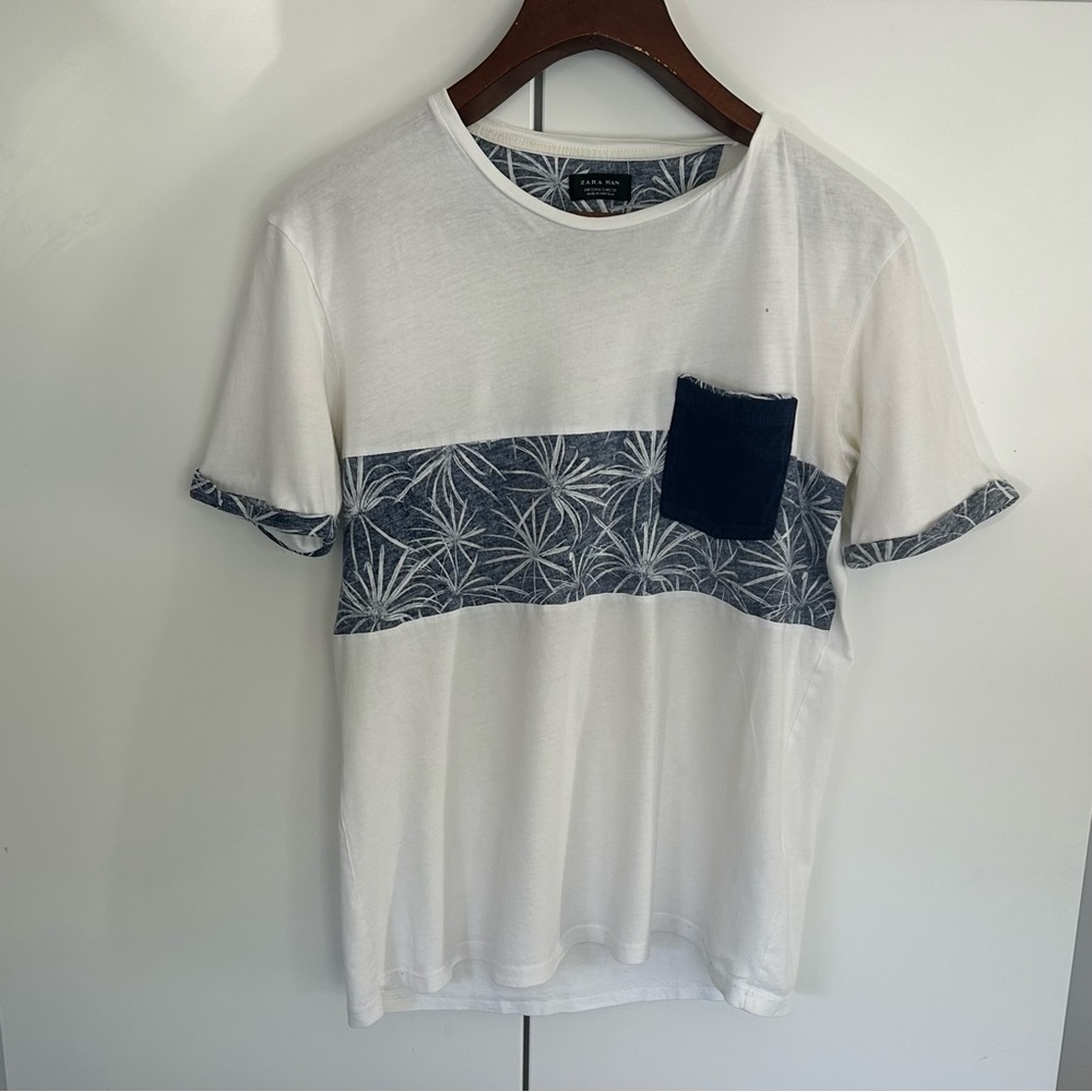Zara Men’s White and Blue Palm Print Tee. Size S